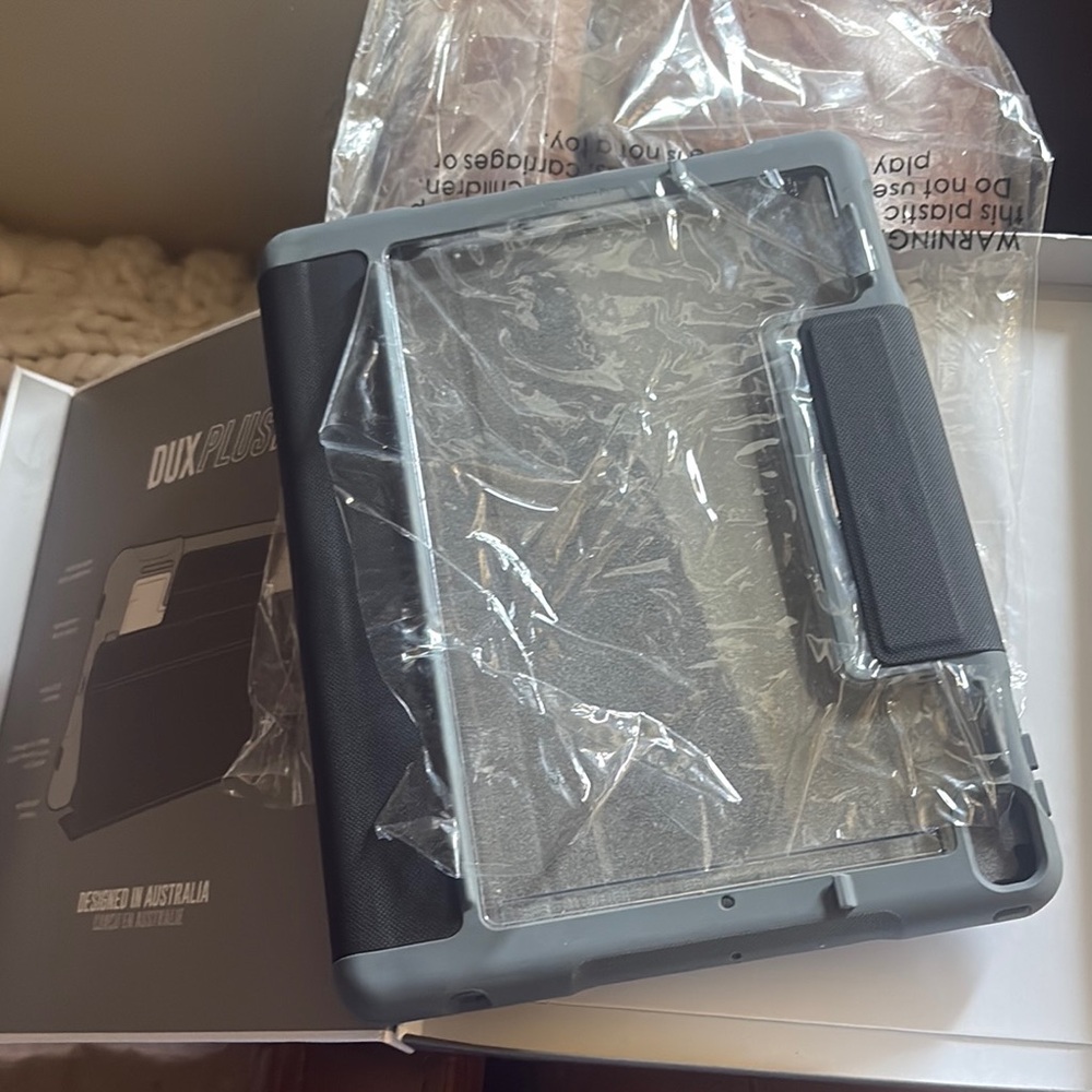 Dux Plus Duo Case for iPad 7th Generation - Black-gray - Picture 4 of 10